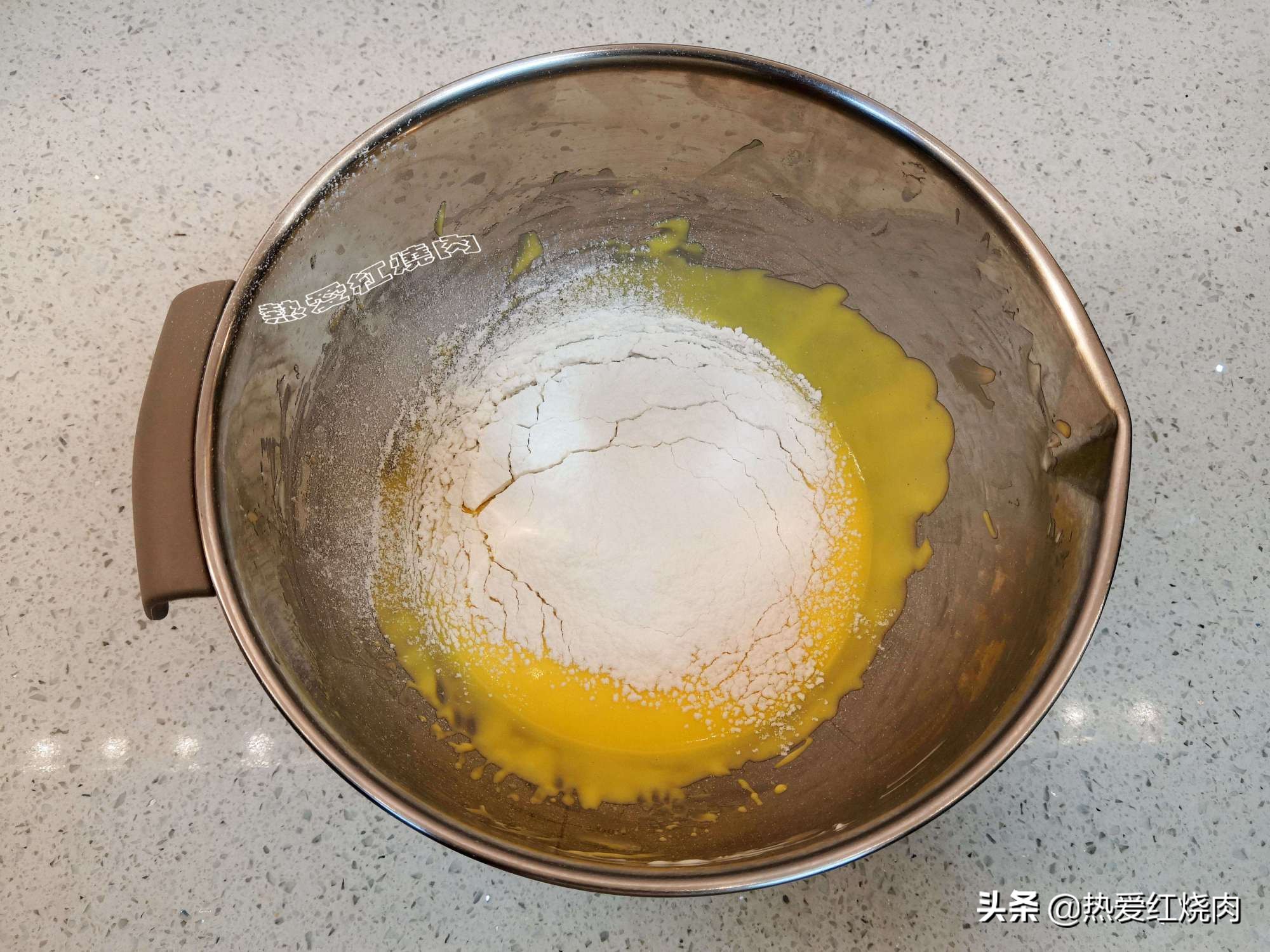 這蛋糕口感濕潤吃著不噎人，做了四次終於成功了，心得體​​會告訴你