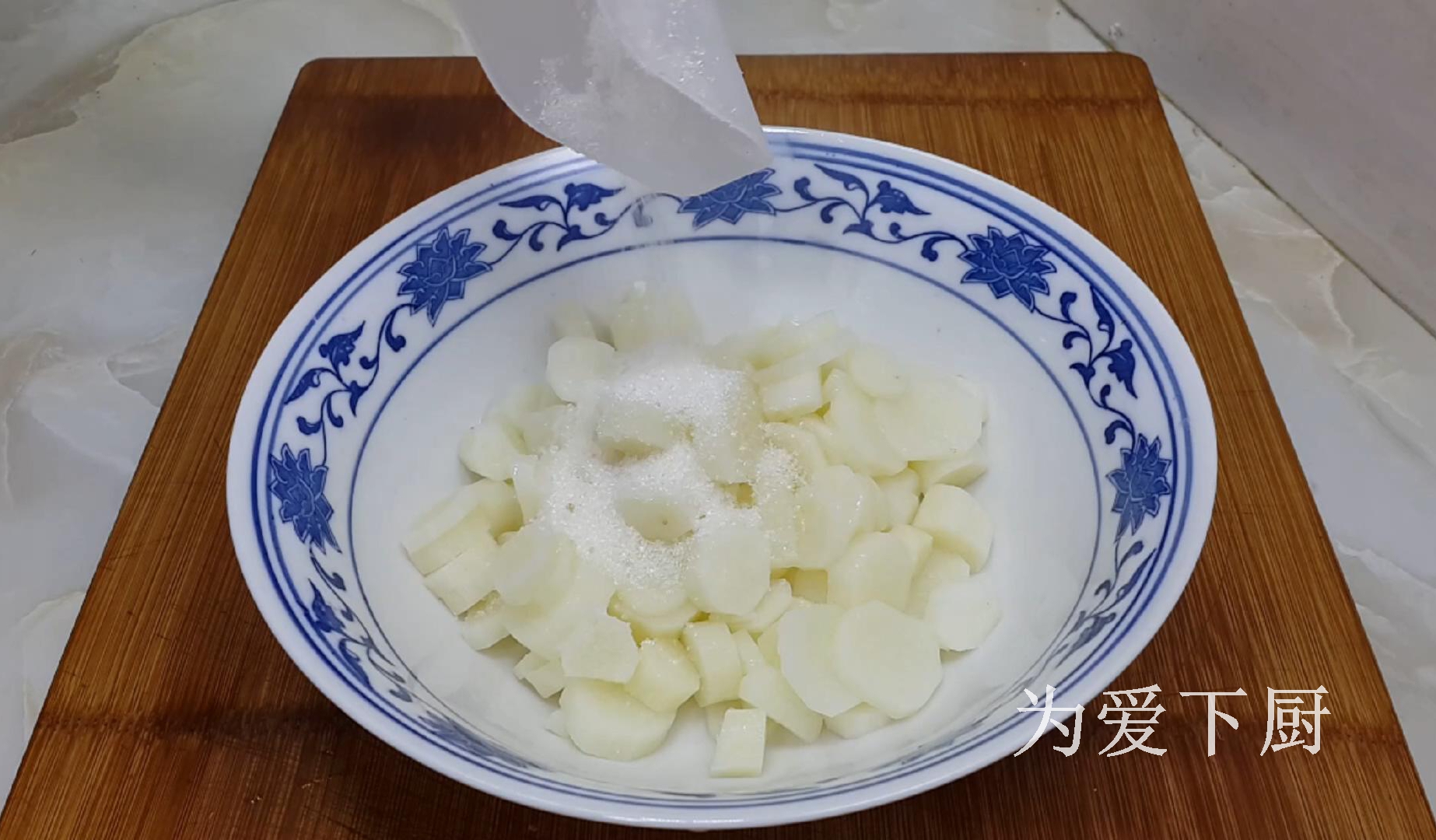 山藥別再煮著吃了，加半斤麵粉，做出創意小油條，學會能開店了