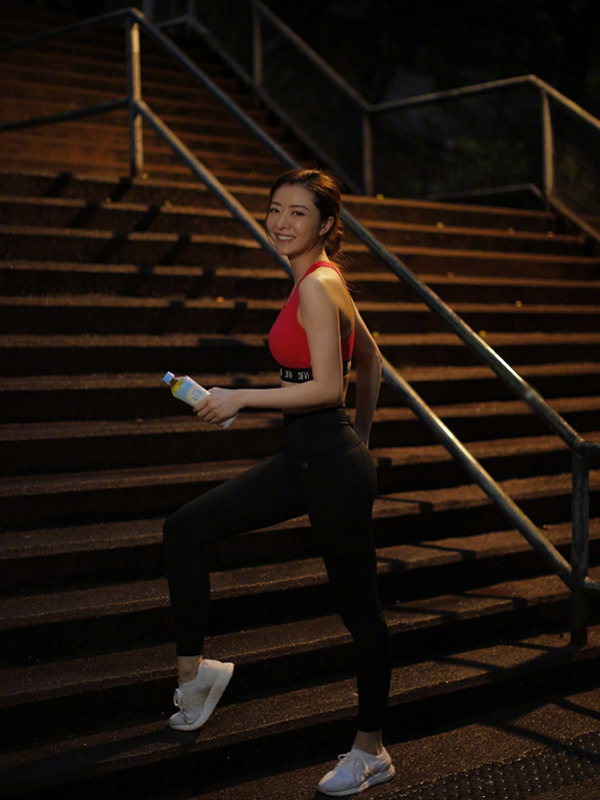 熊黛林优良基因浪费了，双胞胎女儿都不像妈，网友：等孩子长大