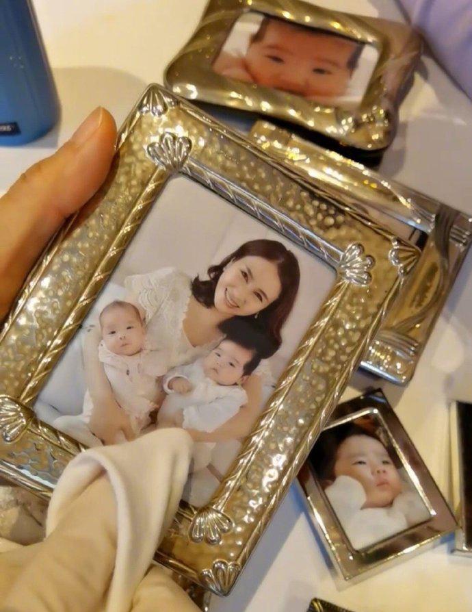 黎姿为双胞胎女儿庆祝11岁生日，左拥右抱超幸福，派对简单朴素