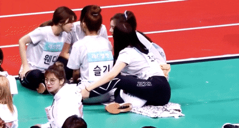 总是独自慢一拍的这位女团爱豆 世界总比她快一步51韩团 韩国娱乐 韩国女团 韩国男团