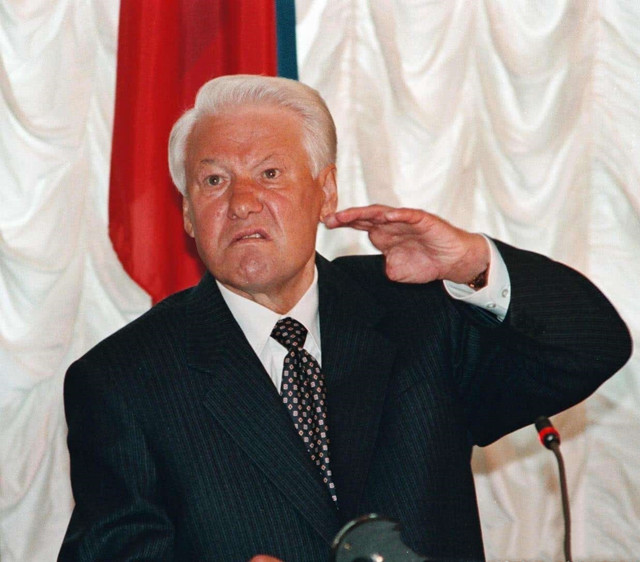 当年还在掌控俄罗斯的叶利钦为啥那么急三火四地让位让权于普京？