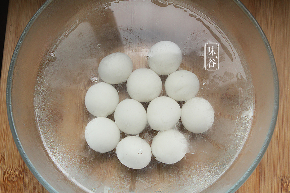 元宵節，湯圓不要煮著吃了，試試炸湯圓，外脆裡糯，喜慶又好吃