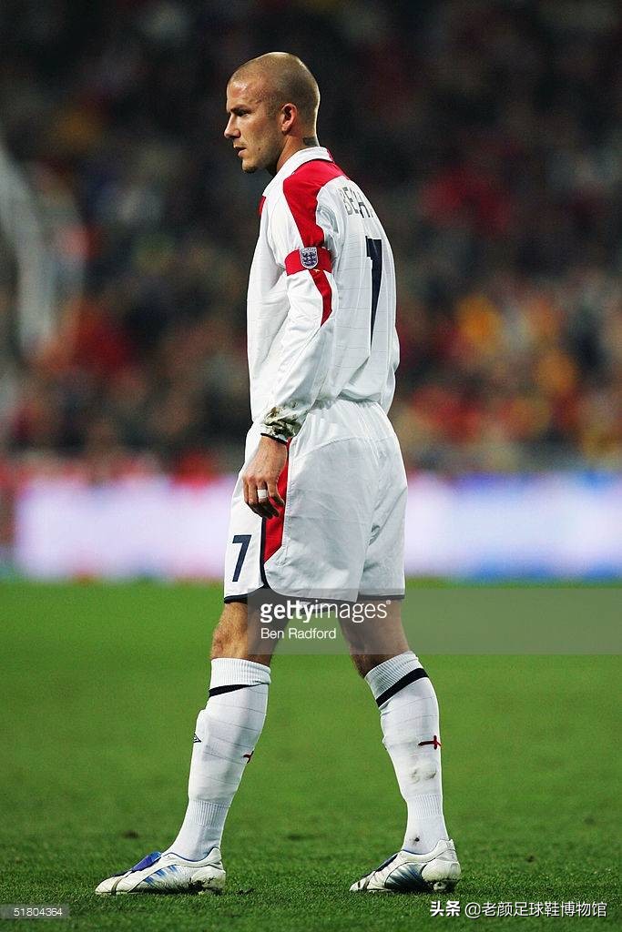 贝克汉姆当年多大腕，专属圆月弯刀logo，齐达内劳尔成其左右护法