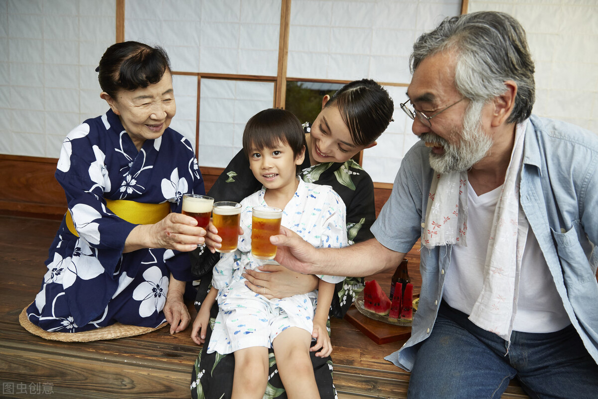 全面否定改革开放之前三十年的成就是彻头彻尾的历史虚无主义