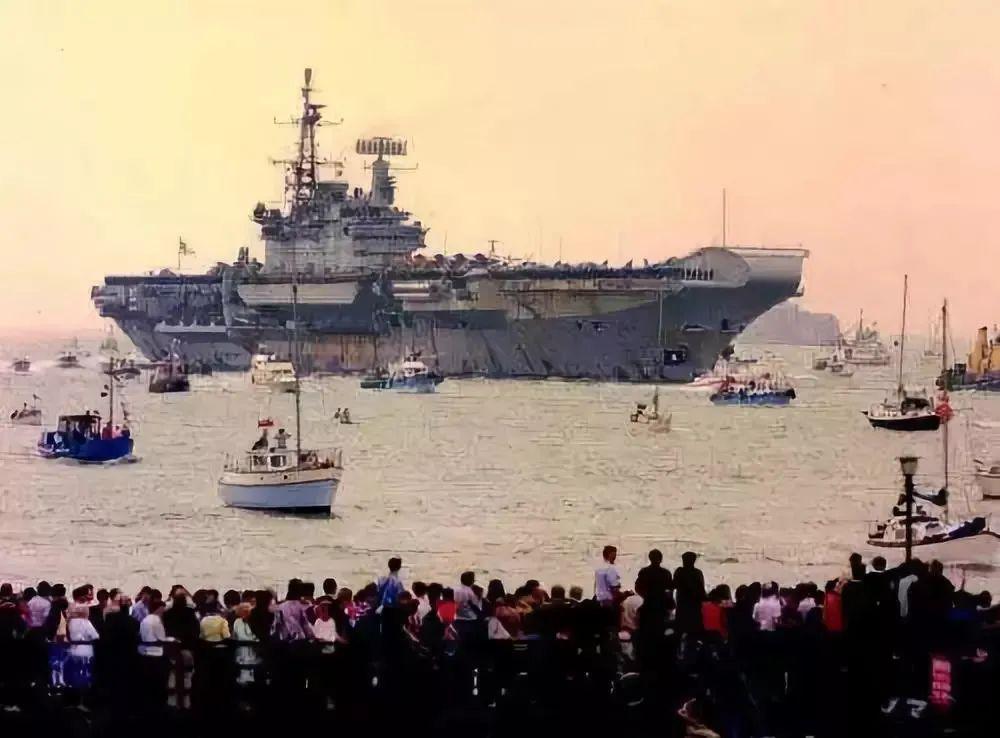 对中国摆臭架子？英国10艘战舰南海示威，英媒：这是伟大的远征