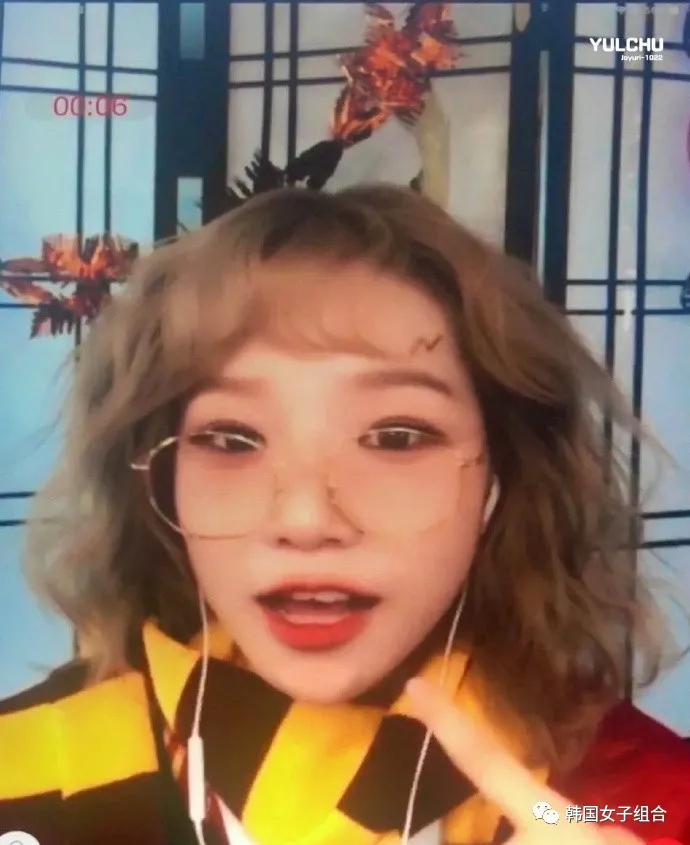 以新概念造型进行视频签售的女团,好努力地装扮哦