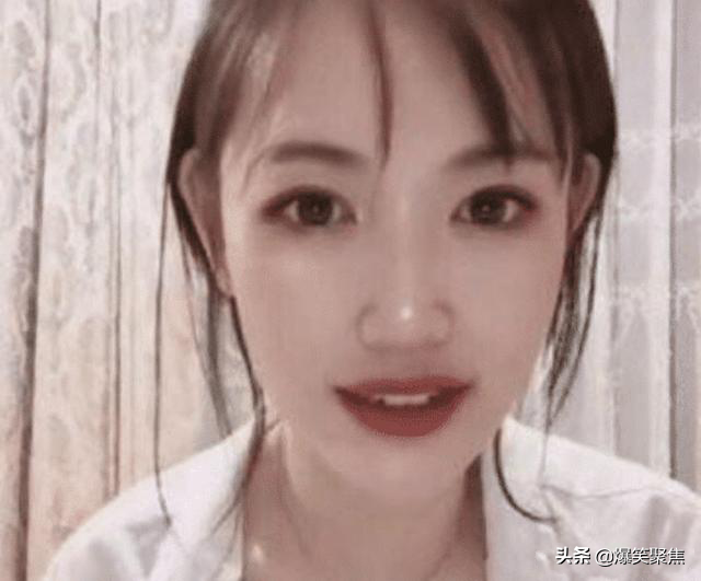 马蓉直播打擦边球？故意解扣大秀事业线，角度