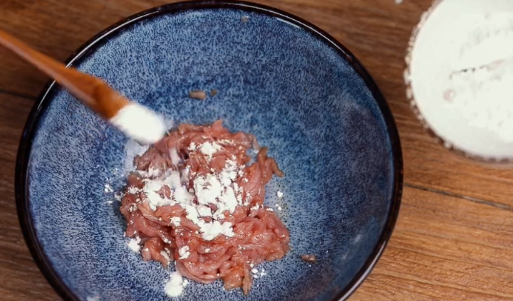 做皮蛋瘦肉粥，3样一起煮就错了，广州阿姨教4招，香浓黏稠，好喝