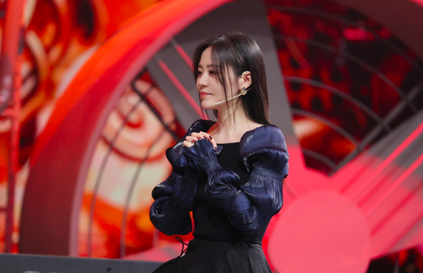 张靓颖为何敢公开暗讽《王牌对王牌》，她的底