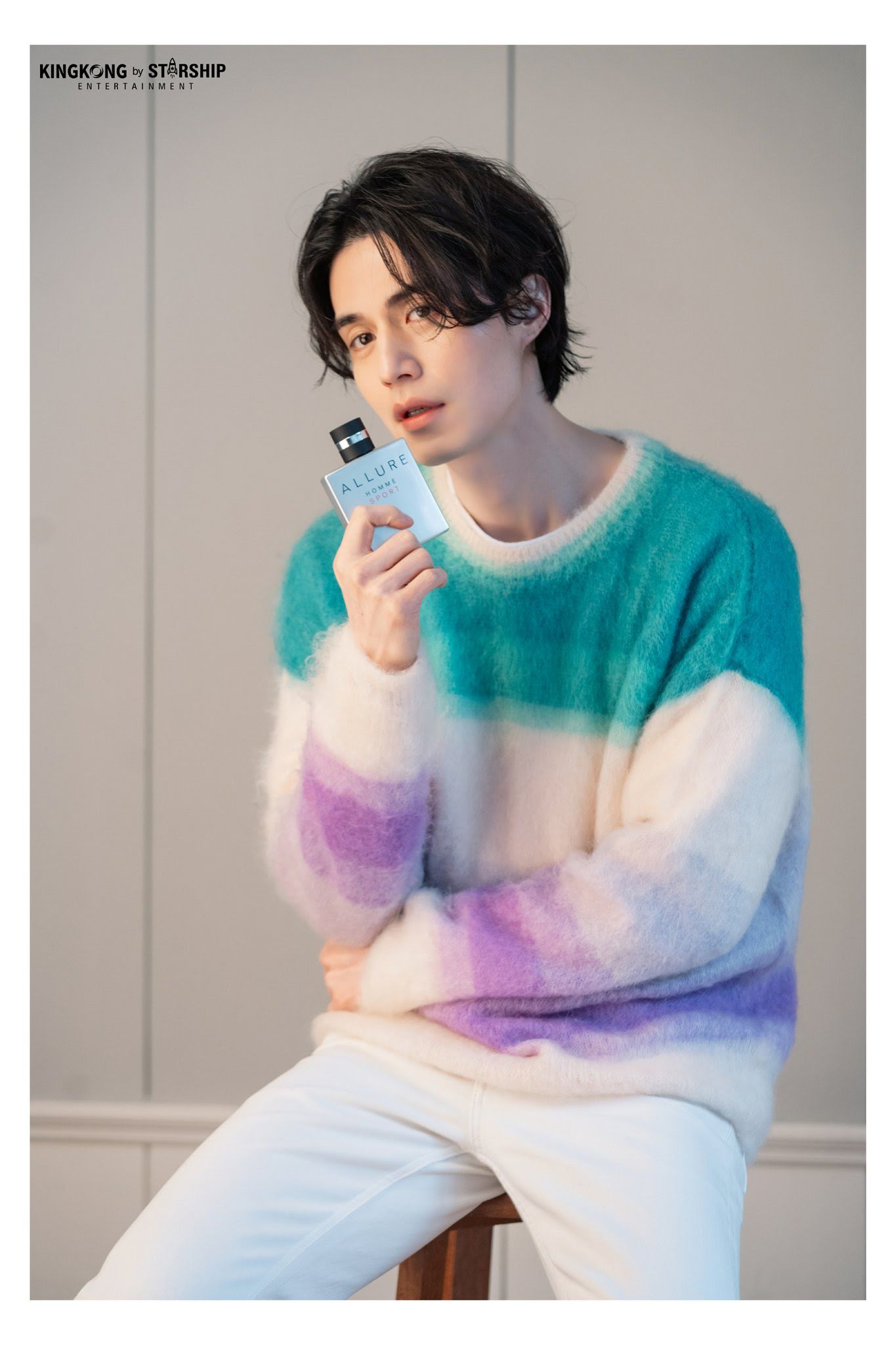 韩国偶像们引领秋冬新时尚 马海毛毛衣开衫填充你的衣橱