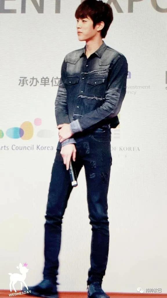 韩网友感到震惊的,这位男团爱豆增肌前后