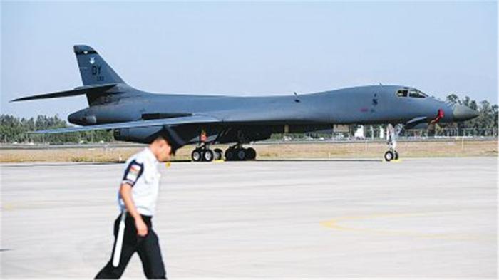 闯南海再闯东海，美国B-1B战略轰炸机是来叫板？专家：空架子而已