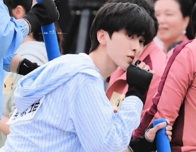 《奔跑吧》上演睡衣秀，蔡徐坤自我保护意识充