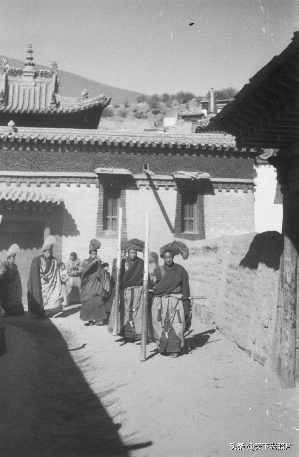 1932年青海循化文都寺的转香巴活动现场实录老照片