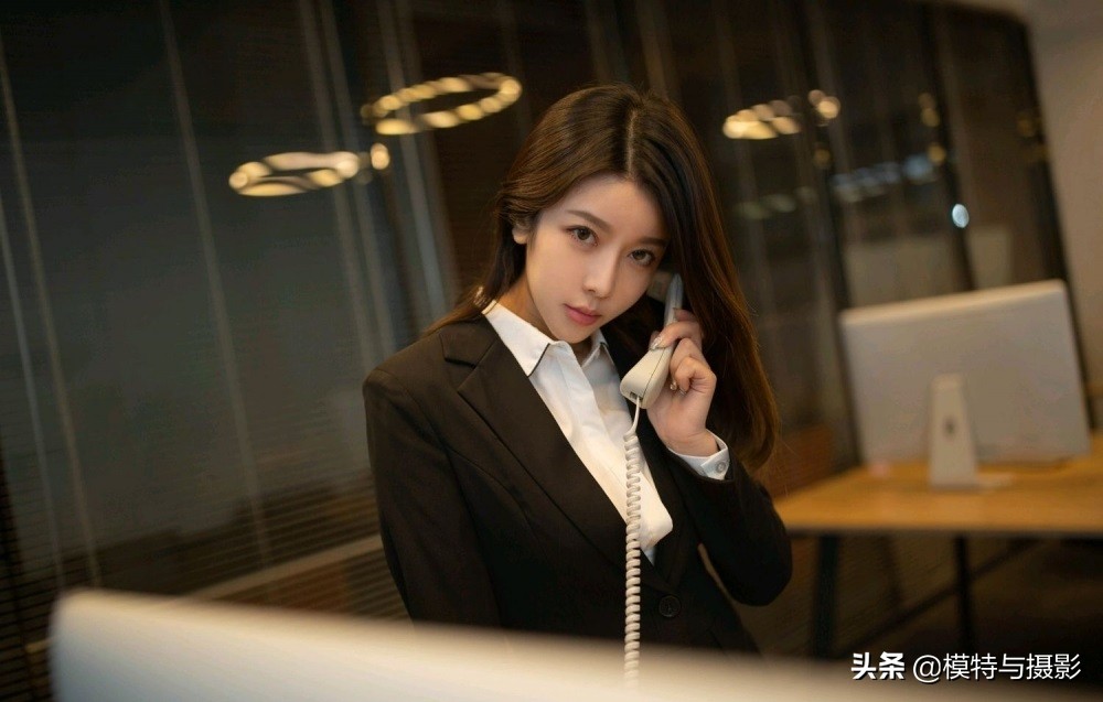 性感美女秘书制服迷人写真 尽显诱惑迷人,让人一眼难忘图片