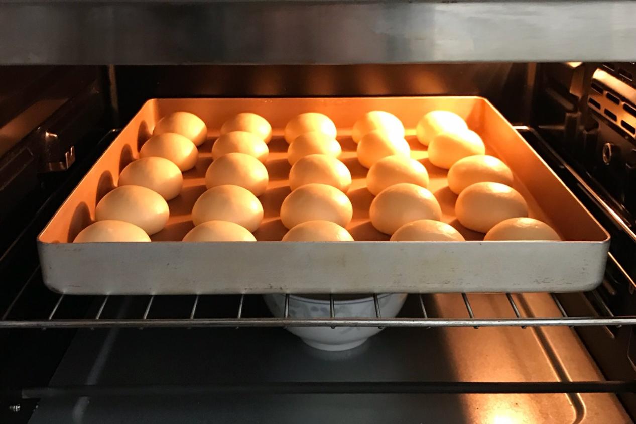 自制奶香面包，做法不难，香甜松软，比买的还好吃