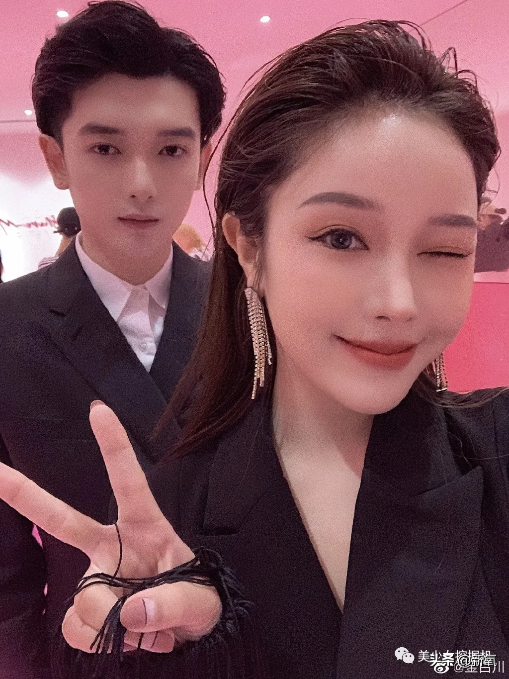 顶流女网红为送男友出道开娱乐公司,这就是富婆的快乐?