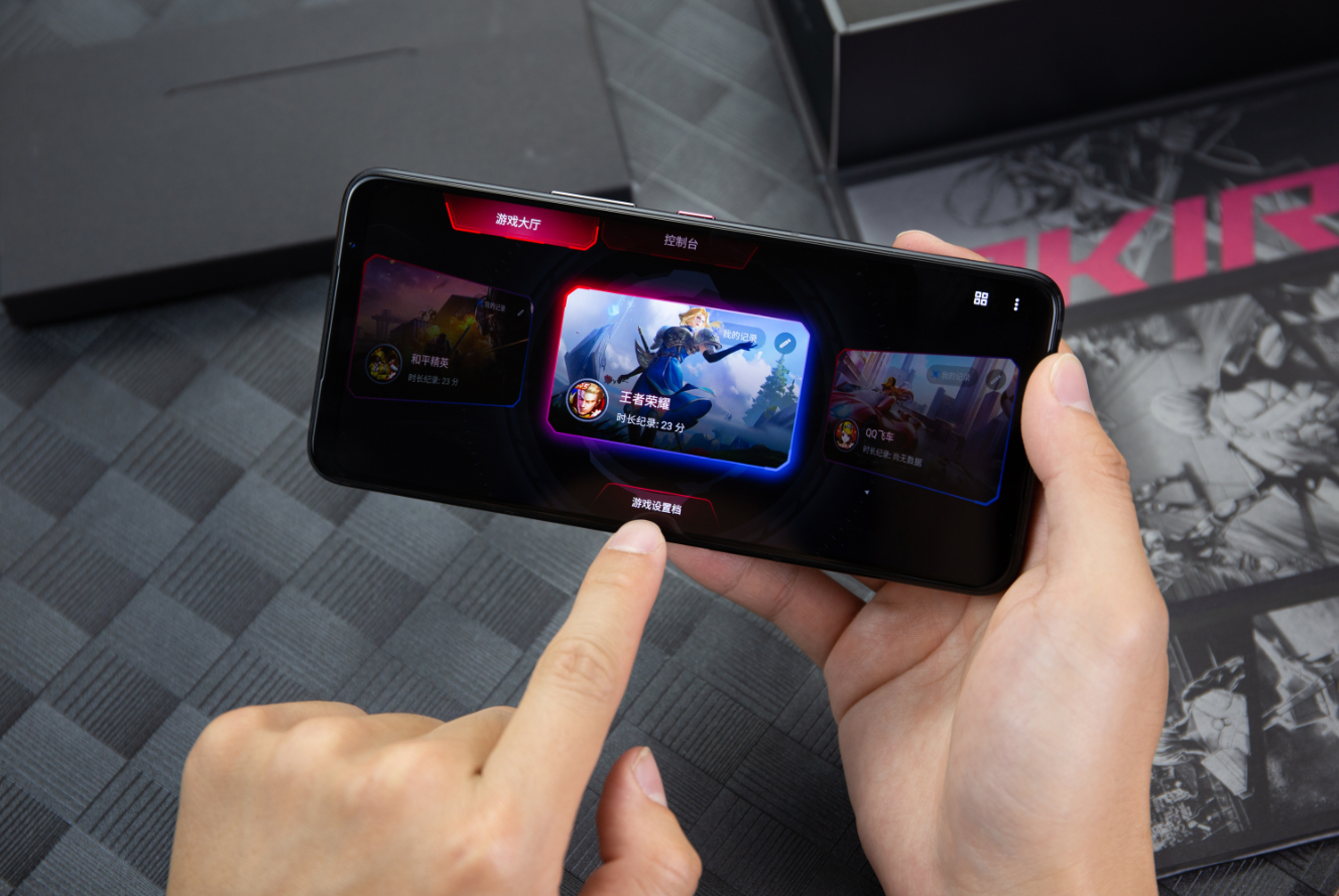 腾讯rog游戏手机5神光同步像素点阵设计炫玩信仰之光