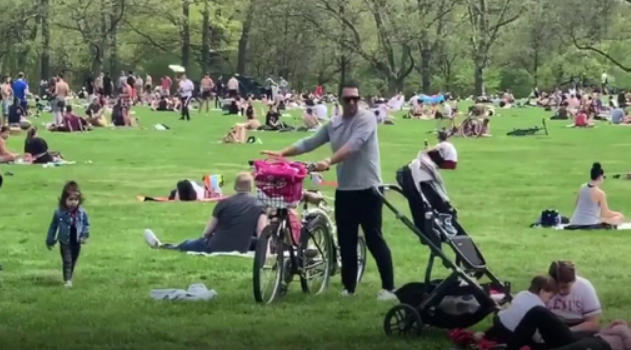 1万多美国人白死了！纽约天气转好，数万人涌入