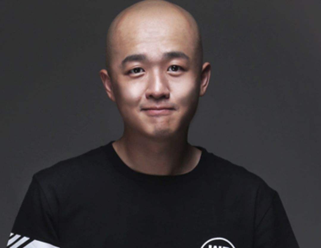 拍烂片还耍大牌，火锅店被爆卖假货，网友：回家好好带孩子吧