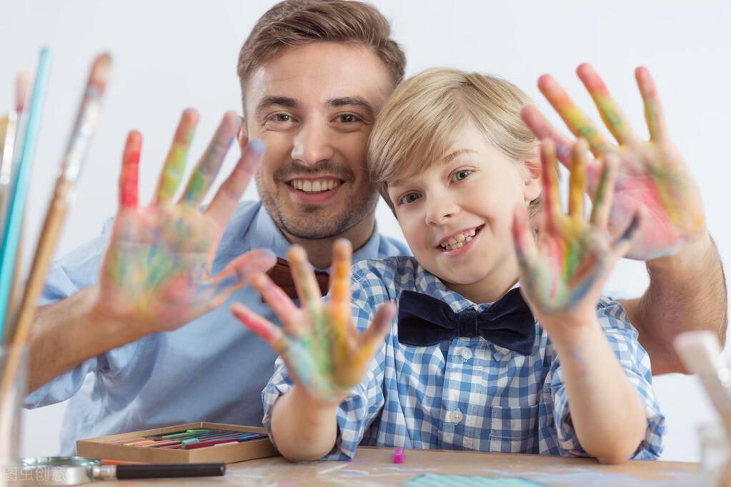 孙俪放任孩子在墙上涂鸦，多少父母还不知道孩子在墙上涂鸦的好处