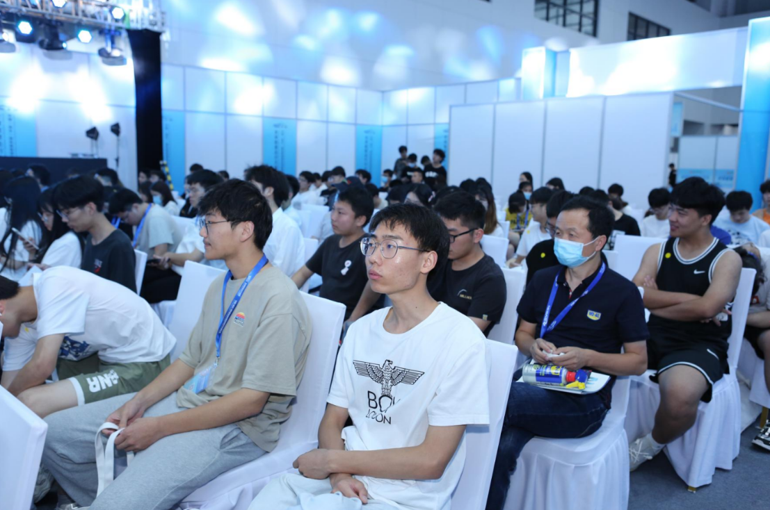 场面火爆！！第二届智能网联汽车生态合作产业峰会在南京顺利召开