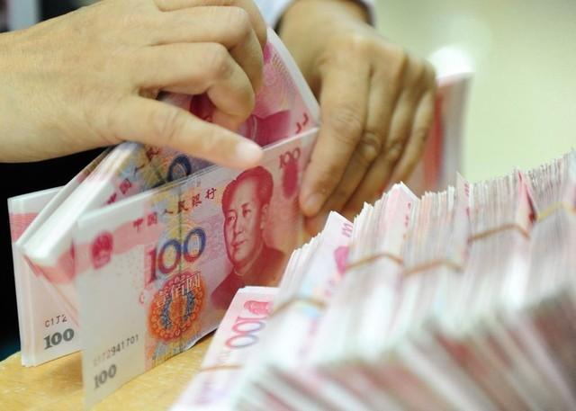 银行存两年定期，是存一年取出后再存，还是直
