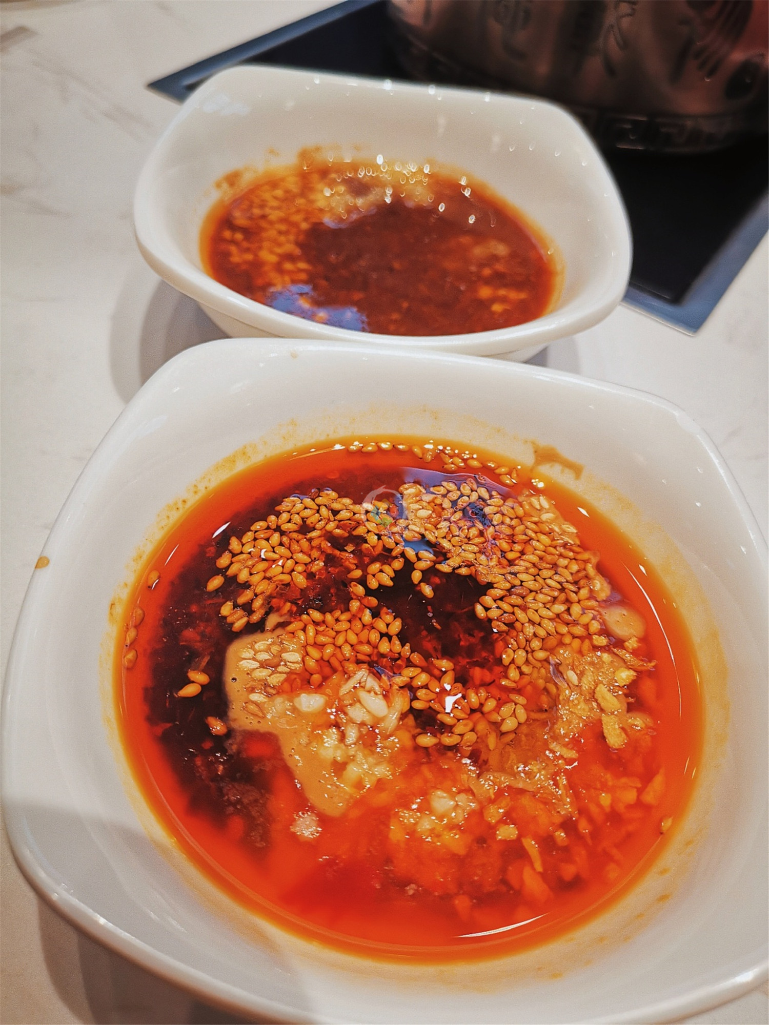 火锅独家蘸料配方，牛肉酱搭配韭菜花，点睛之笔是一勺香油