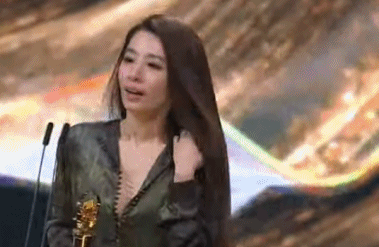 田馥甄获金曲奖最佳女歌手，陈嘉桦任家萱尖叫大哭，迫不及待庆功