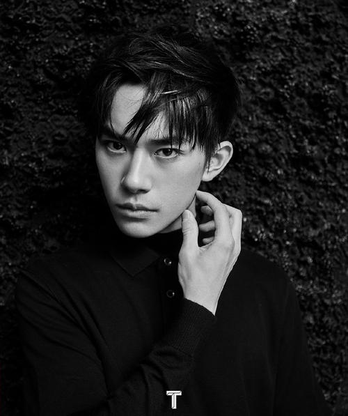 拿了金像奖的易烊千玺，资源开始飞升了，甩开