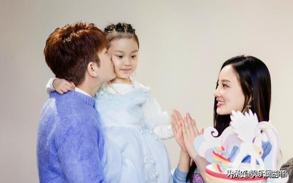 李小璐玩变脸故意模仿贾乃亮，旧情复燃是想复合吗？