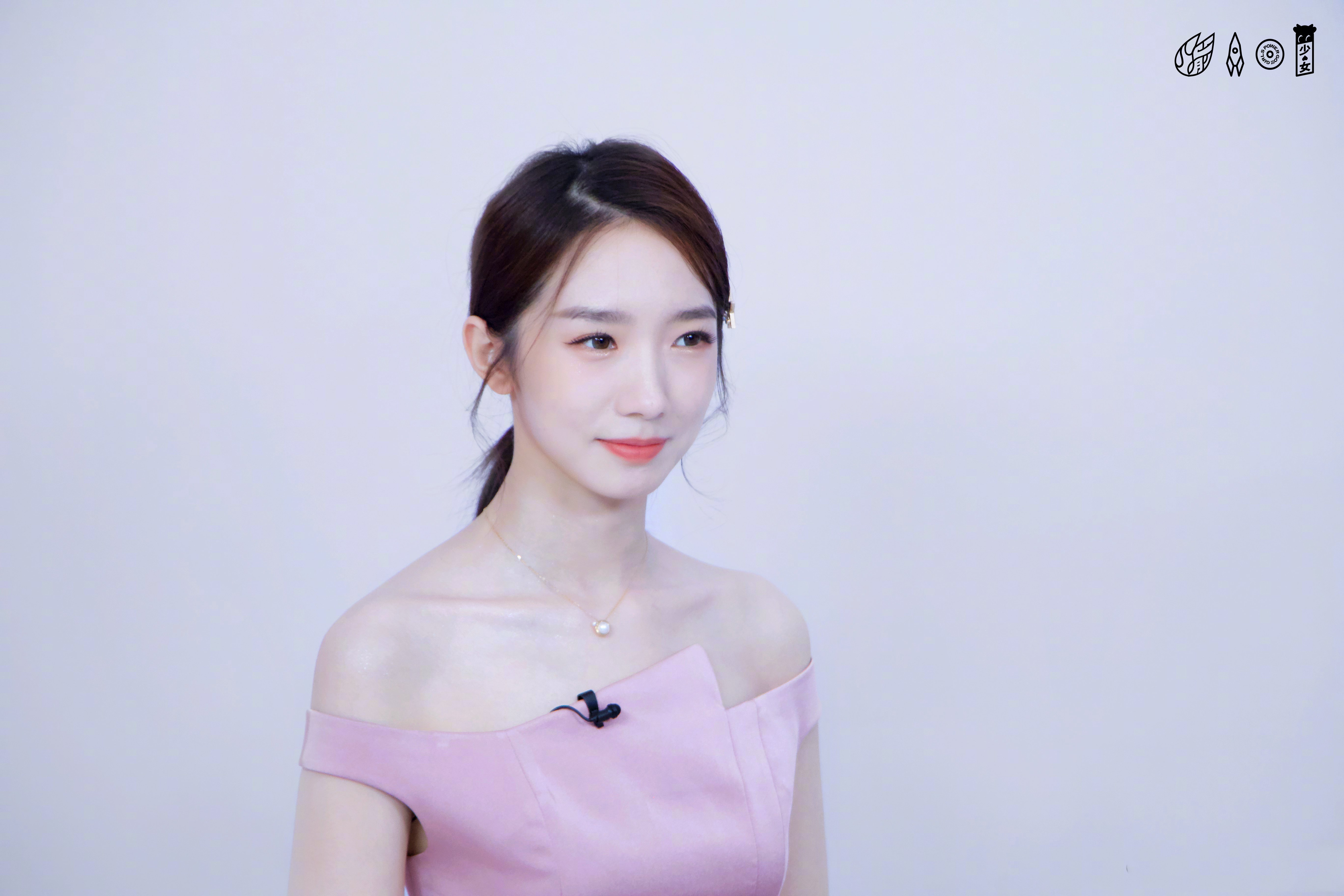 THE9公布正面照，刘雨昕占据艺人榜单前列，与前