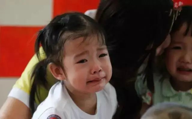 孩子看到某個人大哭是不祥之兆？ 科學解釋來了，家長別迷信