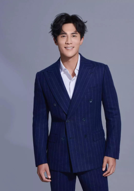 39岁杜淳娇妻正脸曝光！小腹隆起孕味十足，疑怀胎6月奉子成婚