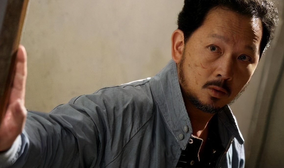 乌龙!老戏骨廖启智街头拍戏被误认为转行卖衣服,网友:实力派