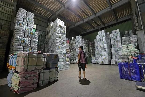 非洲黑人最时髦的衣服，可能是你扔掉的二手货