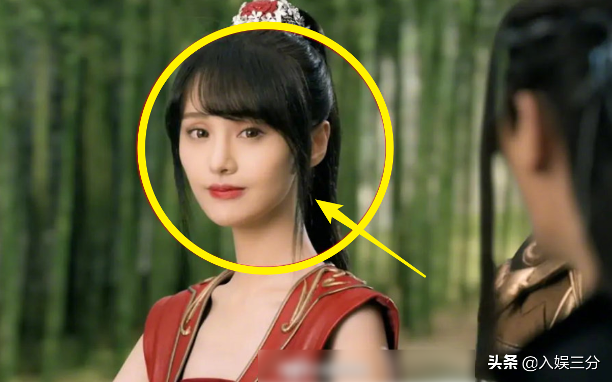 郑爽新剧终于播出，出场方式很特别，最新近照