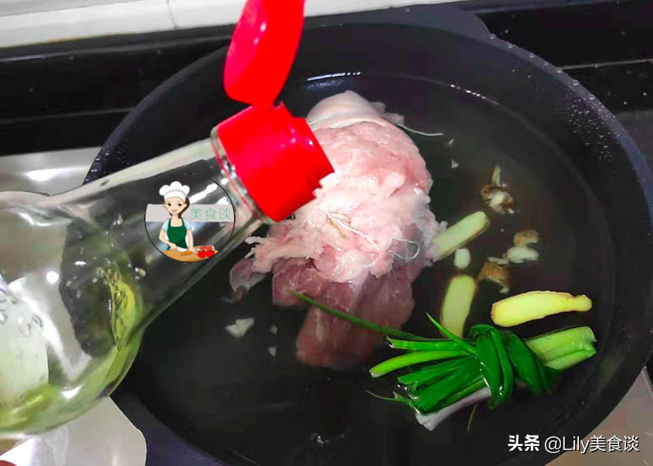 夏天多給孩子吃這肉，煮好切片淋上料汁，好香啊，孩子愛吃長得快