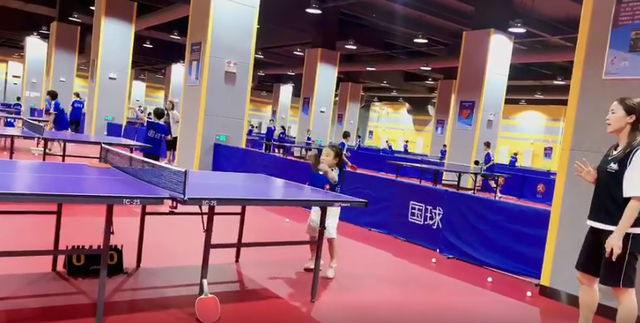 奥运二代：拳王儿子打马球，田亮女儿打网球，刘国梁女儿超过父亲