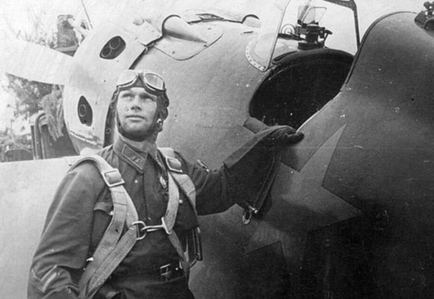 大快人心！两架苏35“押送”美战机64分钟，美战机沦为犯人不敢反抗