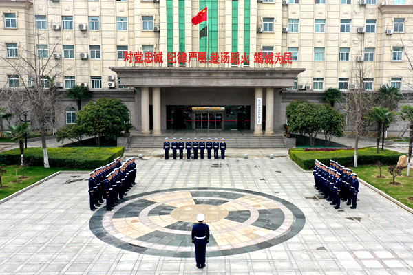 駐馬店市消防救援支隊(duì)機(jī)關(guān)組織開(kāi)展隊(duì)列訓(xùn)練