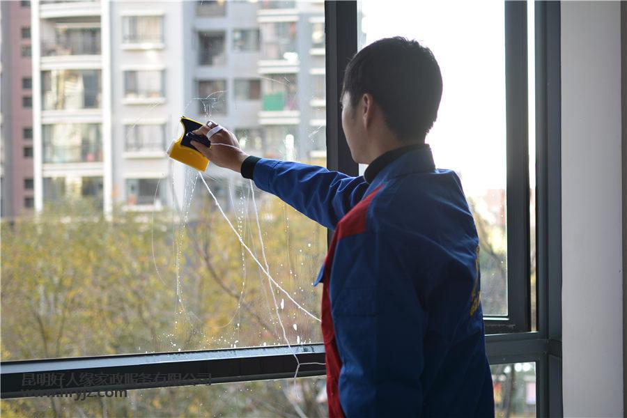 同样是打扫卫生，为什么自己打扫的总没有家政阿姨的好？