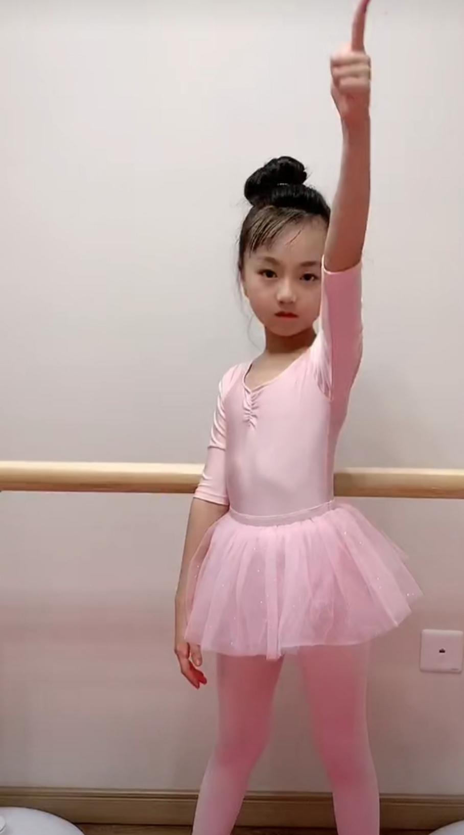 8岁小山竹长大啦！眉眼长开与《爸哪》时区别大，网友直呼认不出