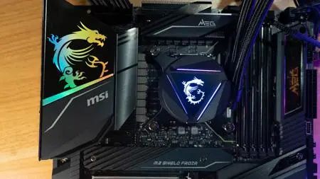 微星MEG Z490 GODLIKE主板评测：旗舰就该这样子