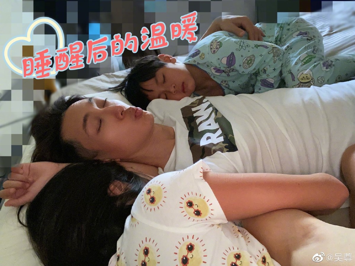 吳尊喜歡給子女講​​睡前故事，max和neinei長大了還和爸爸一起睡