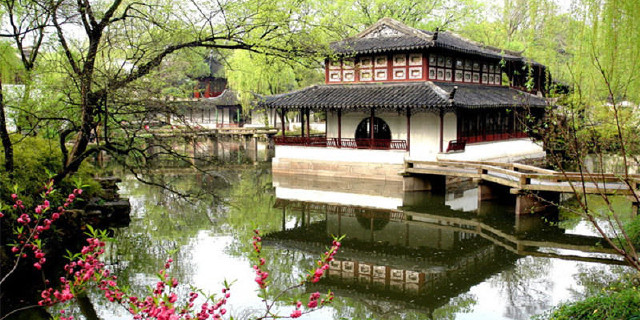 拙政園：中國四大名園之一，園區以水為中心，是全園精華所在