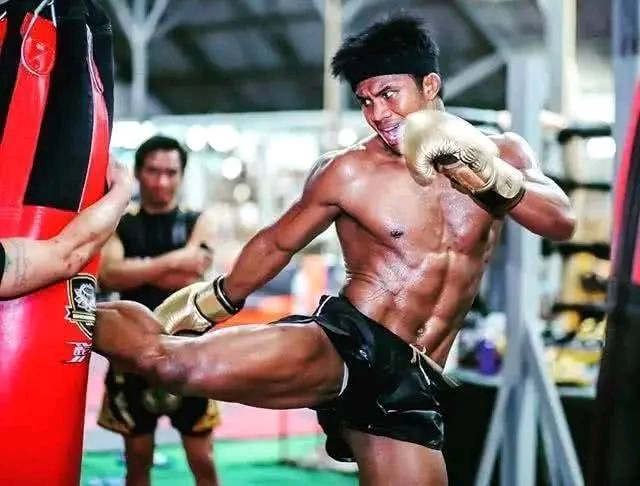 泰国世界拳王身价上亿，酷爱干农活，生活淳朴