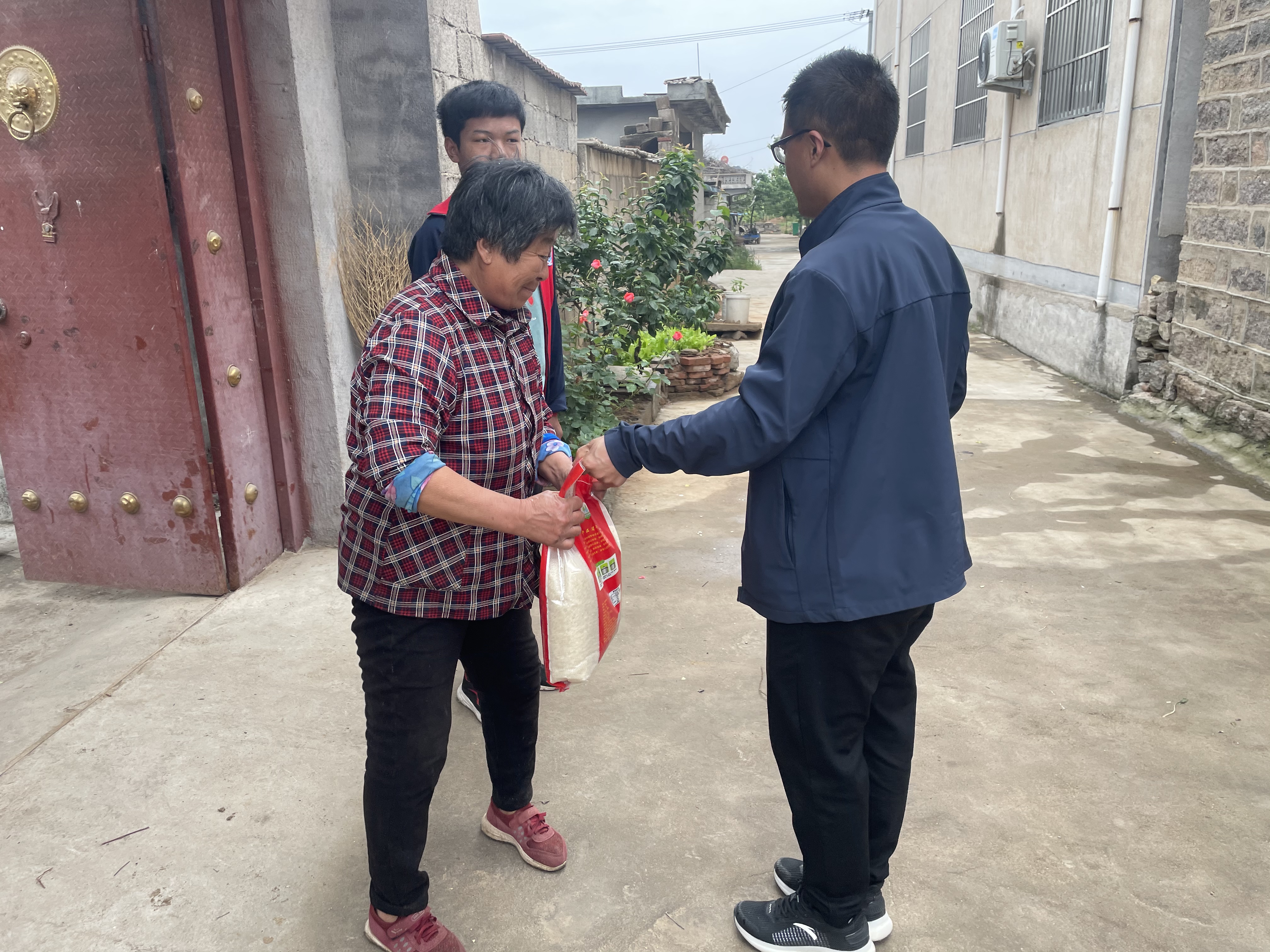 明天会更好，助学少年梦
