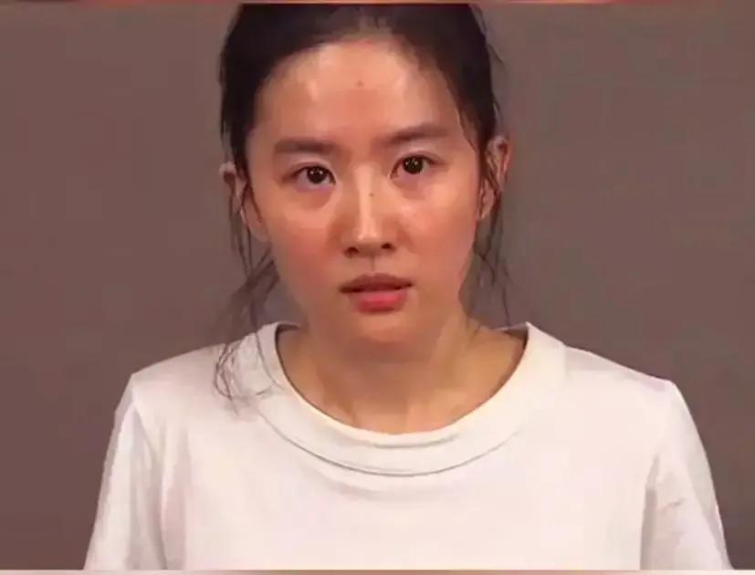 这是素颜下的刘亦菲，大家相信吗？